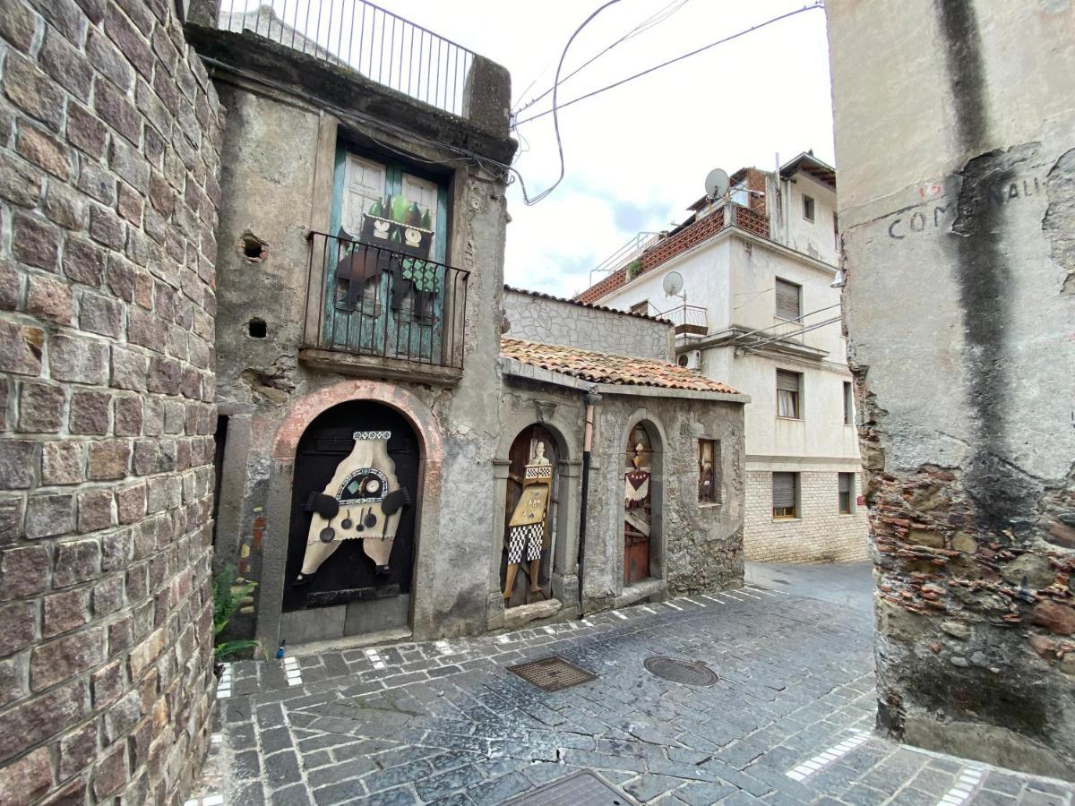 "The Gole Of Alcantara Living In The Dream'S Room" Graniti Buitenkant foto
