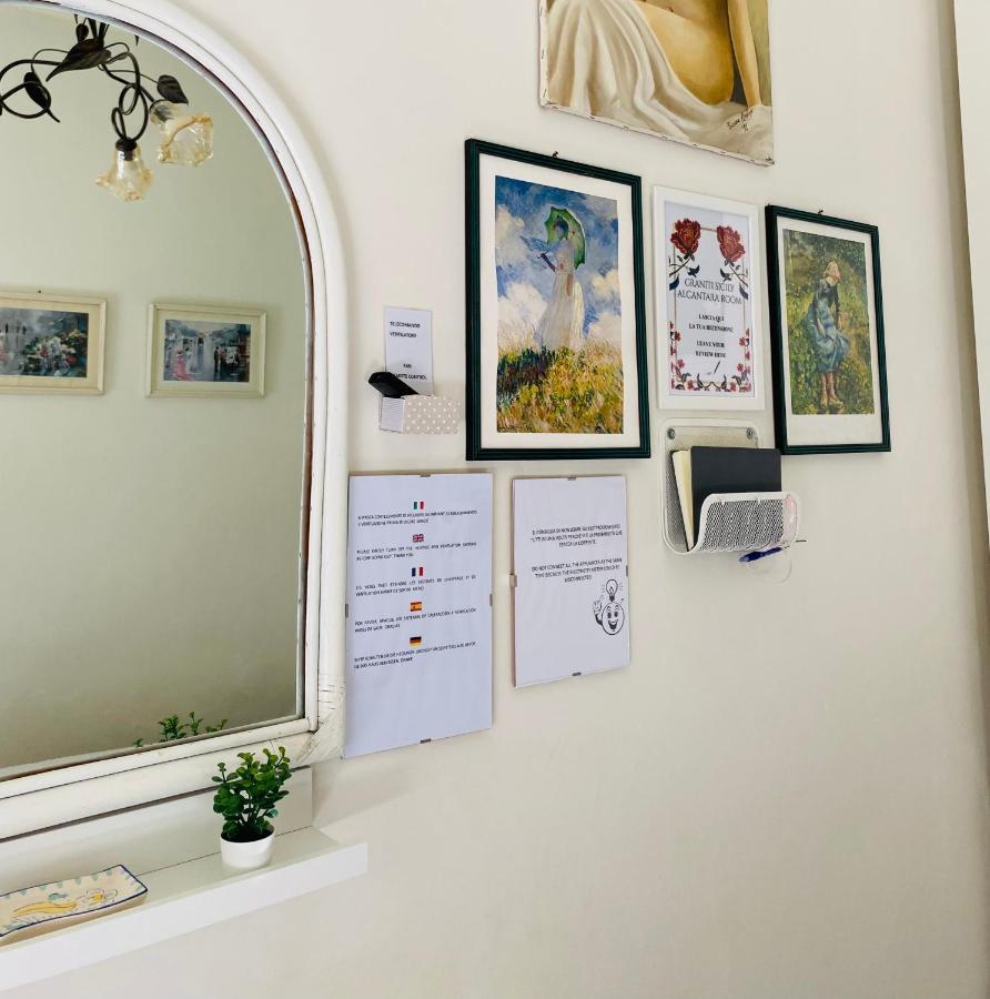 "The Gole Of Alcantara Living In The Dream'S Room" Graniti Buitenkant foto