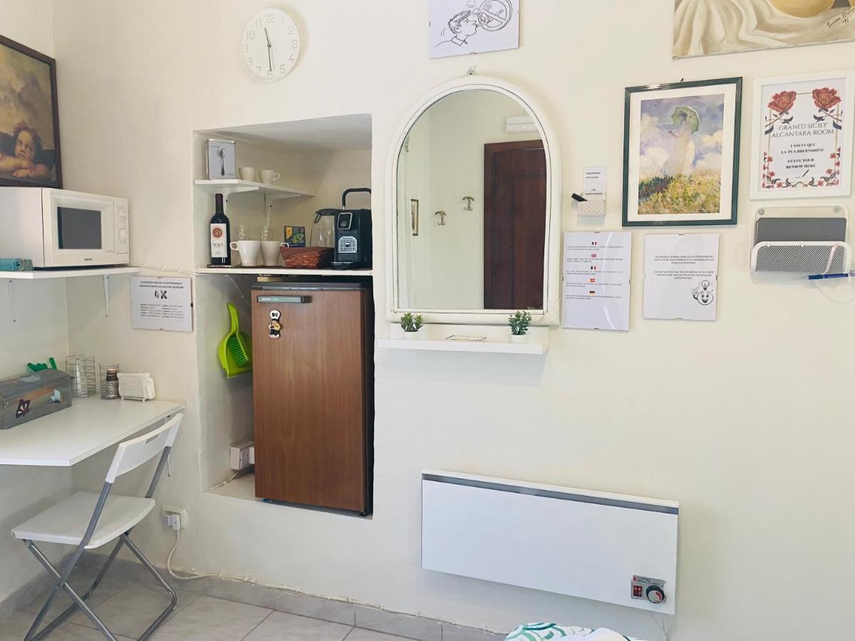 "The Gole Of Alcantara Living In The Dream'S Room" Graniti Buitenkant foto